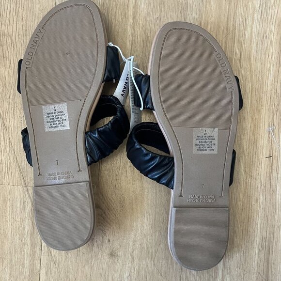 NWT Old Navy Black Faux-Leather Ruched Sandals 7 - Picture 8 of 8